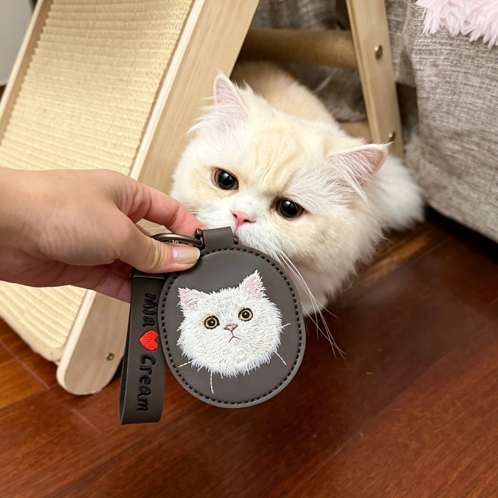 Custom pet felt & leather keychains – simply upload a photo of your furry friend to create a one-of-a-kind keepsake. The most heartfelt personalized gift for any pet parent!