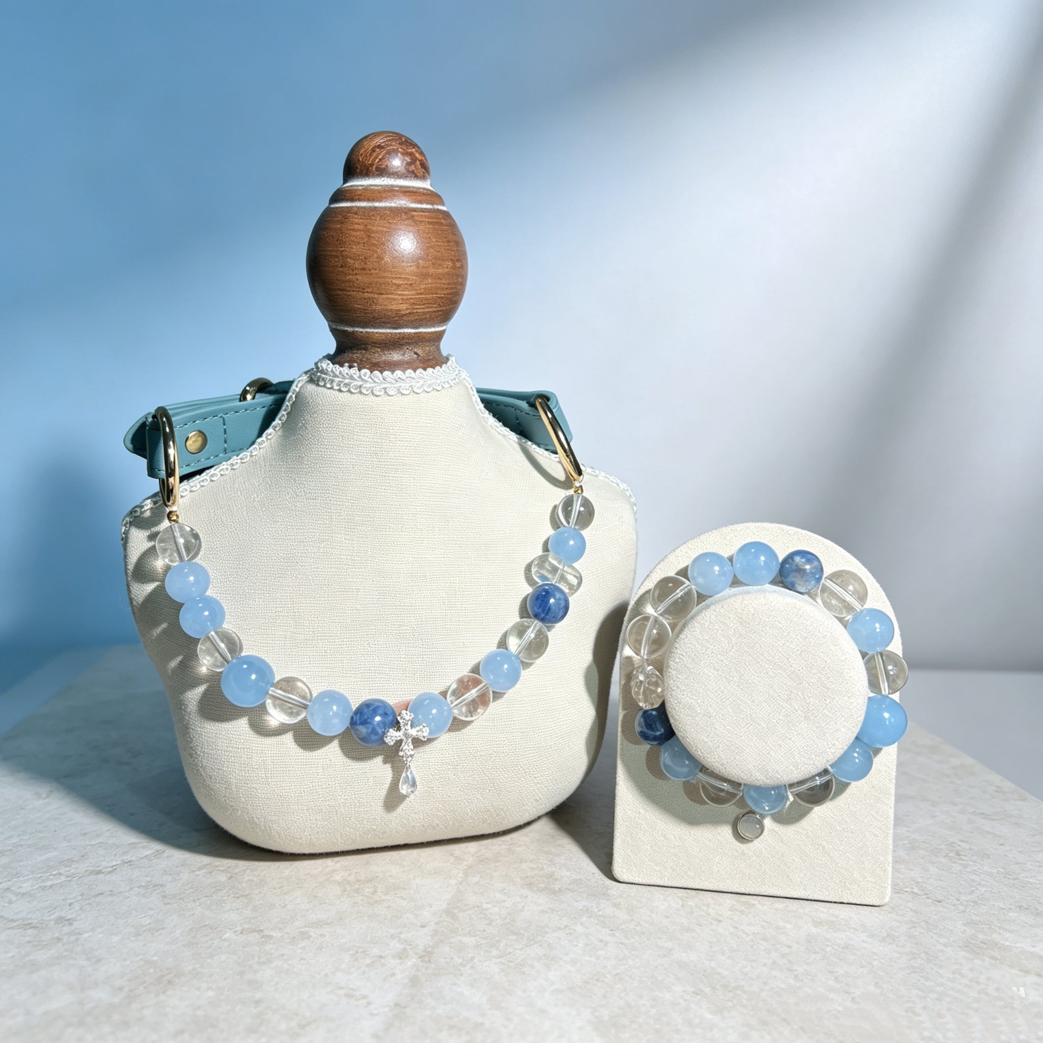 Natural Aquamarine Healing Crystal Pet Collar, Cool-Toned Beaded Necklace with Silver Cross Pendant, Adjustable Leather Collar for Dogs and Cats, Customizable Size, Soothes Anxiety and Calms Agitation