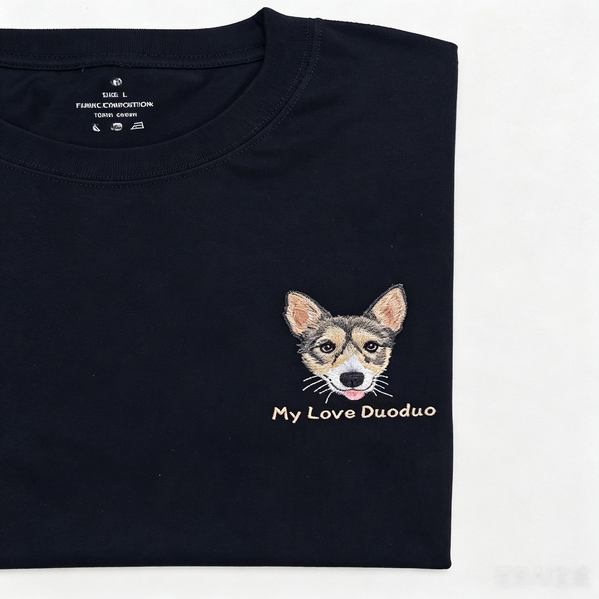 Drop shoulder T-shirt：Heartfelt Pure Cotton Short-Sleeve T-Shirt with Custom Pet Embroidery. Featuring exquisite, hand-stitched pet portraits, this is the perfect birthday or holiday gift for any pet lover.
