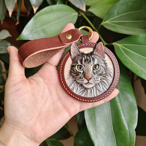 Luxury Hand-Carved Leather Pet Keychain – Unique Pet Portrait Memorial with Name Engraving on Back, Ideal Gift for Pet Parents